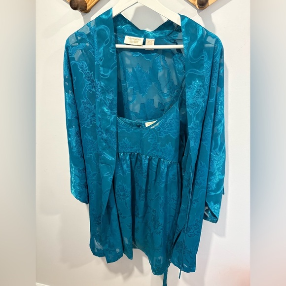 ⭐️ Vintage Victoria Secret- Robe & Cami Set - Small - Picture 7 of 11